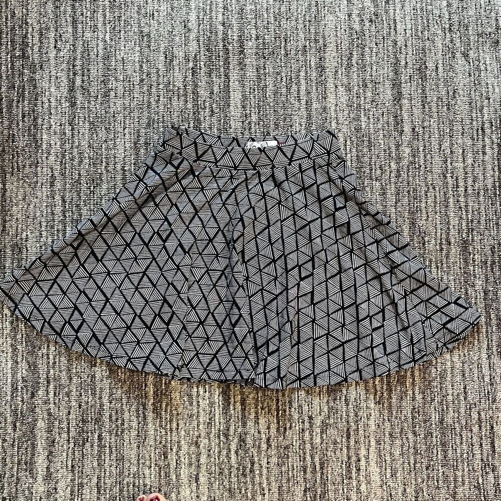 SO Womens Mini Skirt Size SmallโBlack White Waist Band Pull On Geometric 90s Y2K